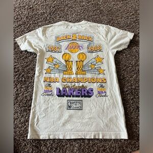 Men’s small lakers shirt
